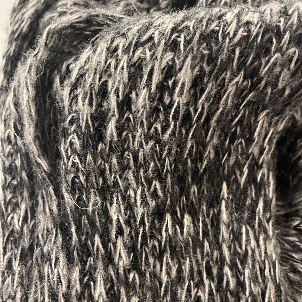 H&M Infinity Scarf - Picture 4 of 4